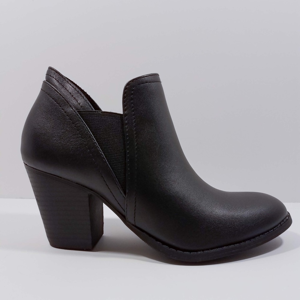 Closing closet sale Slip on ankle booties